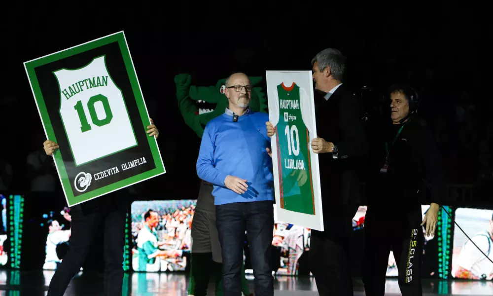 legendarni košarkar Dušan Hauptman- 29.01.2023 - Košarkarski klub Cedevita Olimpija počastil kariero legendarnega košarkarja Dušana Hauptmana in upokojil dres nekdanjega kapetana zmajev s številko 10, //FOTO: Bojan Velikonja / Foto: Bojan Velikonja