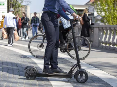 ﻿- električni skiro - - 17.04.2019 – električni skiroji v Ljubljani - //FOTO: Matjaž Rušt / Foto: Matjaž Rušt