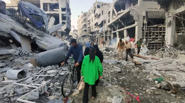 15 May 2024, Palestinian Territories, Gaza City: Palestinians walk on the street filled with debris of destroyed buildings due to the Israeli attacks, following the Israeli forces' withdrawal from al-Zaytoun neighbourhood in Gaza City. Photo: Naaman Omar/APA Images via ZUMA Press Wire/dpa