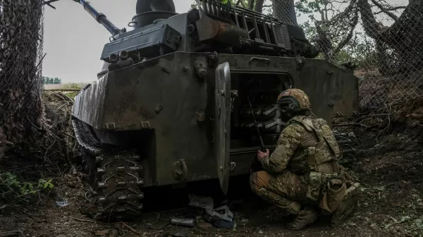 A Ukrainian serviceman prepares to fire a 2S1 Gvozdika self propelled howitzer towards Russian troops, amid Russia's attack on Ukraine, at a position in the Donetsk region, Ukraine May 21, 2024. REUTERS/Oleksandr Ratushniak