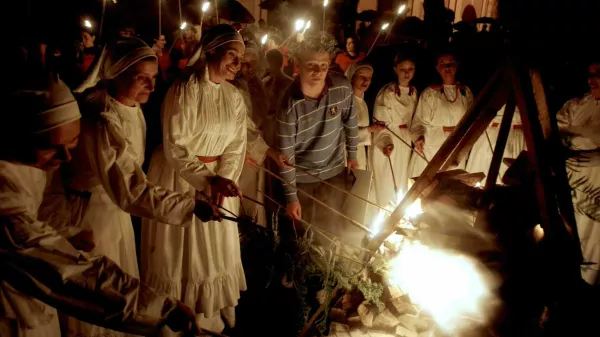 - razglasitev dobitnika Delove nagrade kresnik za najboljši roman leta.- na Rožniku so na kresni večer razglasili dobitnika nagrade časopisne hiše Delo za najboljši roman leta. Nagrada kresnik v vrednosti 5000 evrov je pripadla Goranu Vojnoviću za roman Čefurji raus!./FOTO: Bojan VelikonjaOPOMBA: ZA OBJAVO V ČASOPISU DNEVNIK