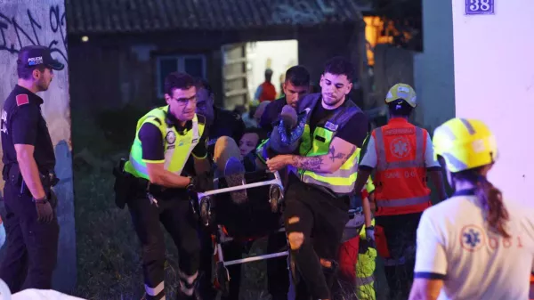 Medics take injured people away from a building that collapsed in Palma de Mallorca, Spain, Thursday, May 23, 2024. Spanish emergency authorities say that four people have died and 21 more have been injured when a building collapsed on the island of Mallorca. (Isaac Buj/Europa Press via AP)