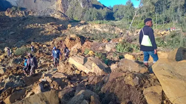 24 May 2024, Papua New Guinea, Kaokalam: A general view of the area where a landslide hit the village of Kaokalam in Enga province, 600 kilometers northwest of Port Moresby, Papua New Guinea. A landslide has reportedly claimed lives in a remote village in northern Papua New Guinea. (Best possible quality) Photo: Ninga Role/NINGA ROLE/AAP Image/dpa