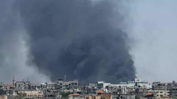 Smoke rises during an Israeli air strike, amid the ongoing conflict between Israel and Hamas, in Rafah, in the southern Gaza Strip, May 24, 2024. REUTERS/Mohammed Salem   TPX IMAGES OF THE DAY