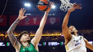 Basketball - EuroLeague - Final - Real Madrid v Panathinaikos BC - Uber Arena, Berlin, Germany - May 26, 2024 Panathinaikos BC's Juancho Hernangomez in action with Real Madrid's Walter Tavares REUTERS/Fabrizio Bensch