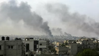 Smoke rises following Israeli strikes during an Israeli military operation in Rafah, in the southern Gaza Strip, May 28, 2024. REUTERS/Hatem Khaled