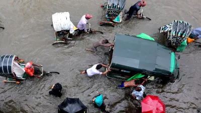 27 May 2024, Bangladesh, Chittagong: People move across a flooded street. Due to the effects of cyclone "Remal", flooding occurred in many areas of Bangladesh. Photo: Mohammed Shajahan/ZUMA Press Wire/dpa