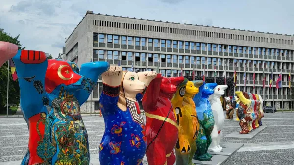 Ljubljana, Trg republike.Razstava medvedov United Buddy Bears.Foto: arhiv MOL