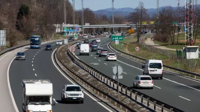 ﻿- 02.04.2018 – primorska avtocesta - cestninska postaja LOG - povečan promet na slovenskih cestah zaradi velikonočnih praznikov  //FOTO: Luka Cjuha.