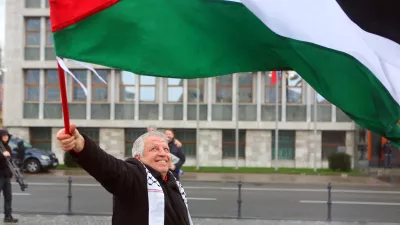 ﻿- 28.11.2014 pred Državnim zborom (DZ) - shod civilno družbenih gibanj za priznanje Palestine kot neodvisne in suverene države //FOTO: Bojan Velikonja