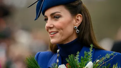 2WN6M6D The Princess of Wales greets well-wishers after attending the Christmas service at St Mary Magdalene Church, Sandringham. December 25, 2023