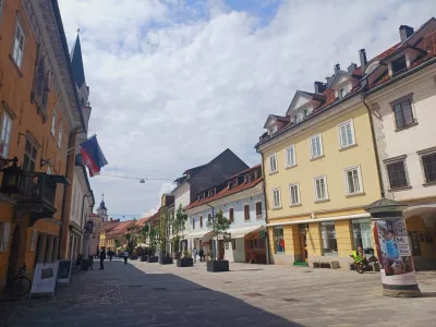 Kljub kroničnemu pomanjkanju turističnih namestitev se v Kranju tudi letos nadejajo rekordne množice obiskovalcev.