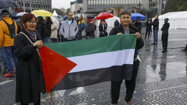 Nataša Sukić Levica, palestinska zastava- 19.10.2023 – Trg republike – Shod za Palestino, ki ga je pod geslom Konec nasilju - konec apartheidu, pripravilo gibanje za pravice Palestincev zaradi nedavne eskalacije nasilja v Izraelu in Palestini //FOTO: Luka Cjuha