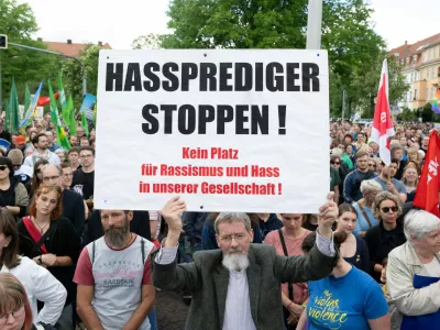 05 May 2024, Dresden: People take part in a solidarity rally in Dresden, following the attack on SPD MEP Matthias Ecke. Ecke was attacked and seriously injured while putting up posters in the Striesen district of Dresden. Photo: Sebastian Kahnert/dpa