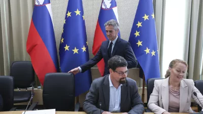 predsednik vlade dr. Robert Golob, predsedujoči ESS Jakob Počivavšek, vodja Konfederacije sindikatov Slovenije Pergam- 04.07.2023 - Ekonomsko-socialni svet - izredna seja ESS - razprava o vodenju socialnega dialoga. //FOTO: Jaka Gasar