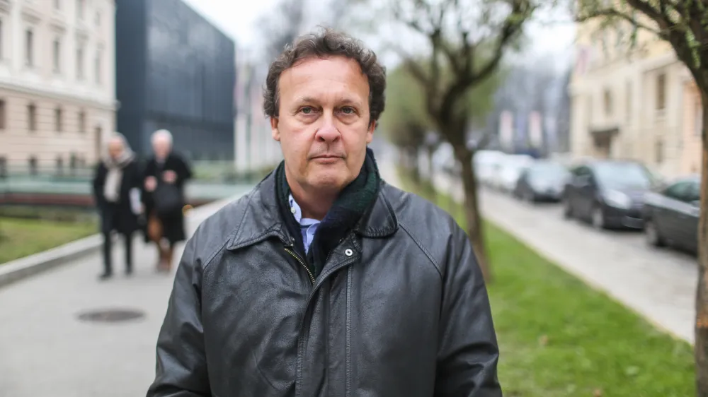 - 19.12.2018  dr. Andrej Blatnik, izredni profesor na oddelku za bibliotekarstvo, informacijsko znanost in knjigarstvo FF UL, urednik, pisatelj //FOTO: Bojan Velikonja