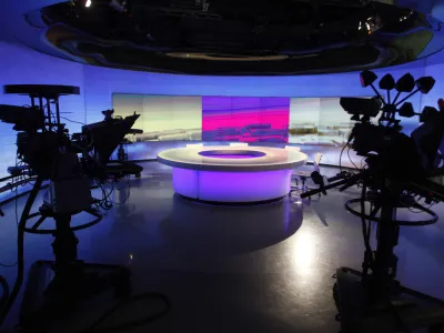 - prenovljeni studio Dnevnika in Odmevov, RTV Slo   //FOTO: Jaka Gasar