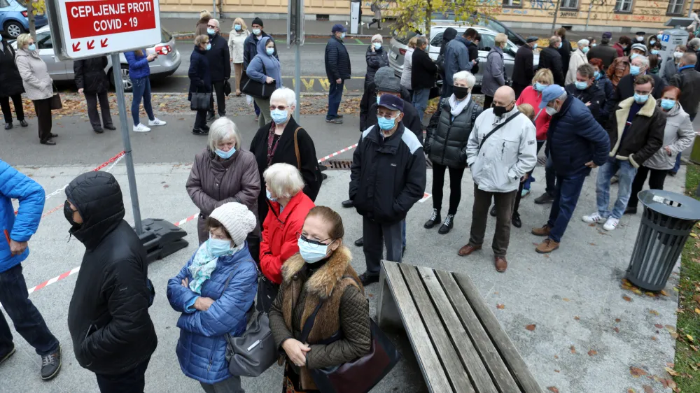 - Zdravstveni dom ZD Metelkova  testiranje in cepljenje proti covidu -19 - 03.11.2021  Epidemija Koronavirus COVID-19 v Sloveniji - ob 7.722 PCR-testih potrdili 3.456 primerov okube z novim koronavirusom, kar je največ od začetka epidemije - dele pozitivnih testov 44,8 odstotka - umrlo je 18 ljudi - //FOTO: Toma Skale 