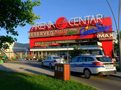 19.06.2022., Zagreb - Zaprimljena je nova dojava o bombi u trgovackom centru Arena centar. Posjetitelji su evakuirani, a pregled centra obavlja policija. Photo: Slaven Branislav Babic/PIXSELL