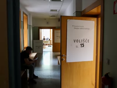 - Volišče OŠ Moste.- 09.06.2024. - Volitve v Evropski parlament in štirje referendumi za preferenčni glas, o Evtanaziji, o rabi marihuane v medicinske namene in za rekreativno uporabo 2024.//FOTO: Bojan Velikonja