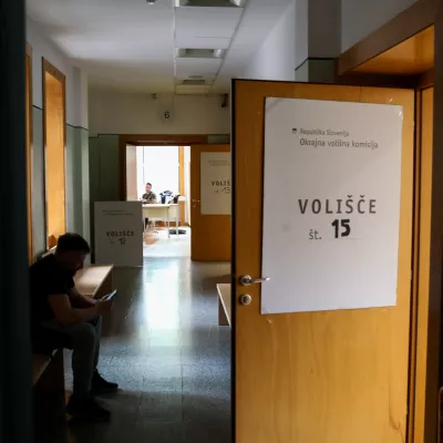 - Volišče OŠ Moste.- 09.06.2024. - Volitve v Evropski parlament in štirje referendumi za preferenčni glas, o Evtanaziji, o rabi marihuane v medicinske namene in za rekreativno uporabo 2024.//FOTO: Bojan Velikonja