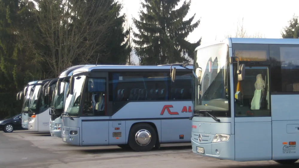 avtobusi alpetour kofja loka