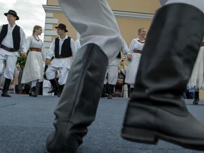 Pripadniki nepriznanih manjšin z nemškim in jugoslovanskim ozadjem ocenjujejo, da bi lahko bila Golobova koalicija bolj naklonjena manjšinskim pravicam od prejšnjih vlad. Fotografija je simbolična. Foto: Jaka Gasar&nbsp;