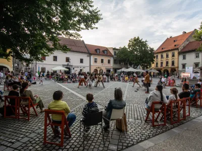 Festival uličnega gledališča Rudi Potepuški je uvod v novomeško poletno dogajanje, ki ga pripravlja založba in knjigarna Goga.