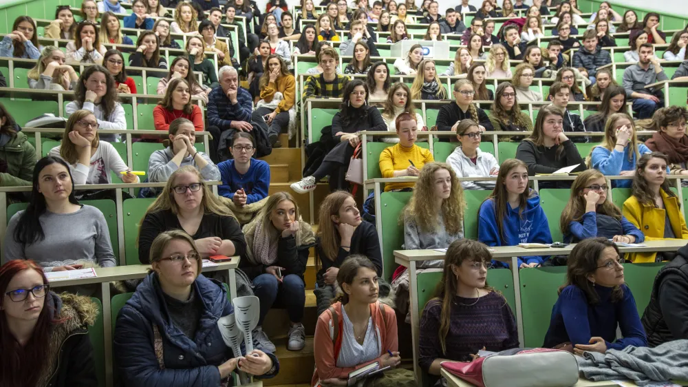 - Filozofska fakulteta UL, Akereva 2 v Ljubljani -- 15.02.2019 - Informativni dnevi 2019 - informativni dan na fakultetah in srednjih olah za bodoe tudente in dijake - izobraevanje - olstvo - tudij - dijaki - tudenti - //FOTO: Matja Rut