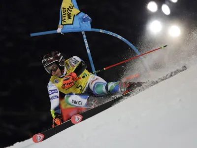 Žan Kranjec se s šestim mestom na šestem veleslalomu v tej sezoni, sploh drugem v zgodovini pod žarometi, prvič ni uvrstil med najboljšo peterico. Foto: Reuters