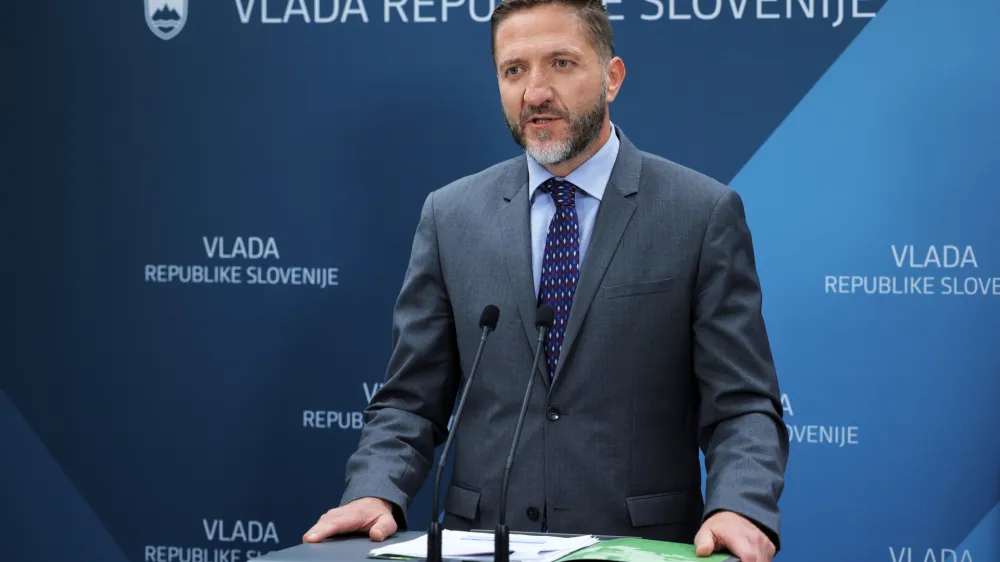 Ljubljana, vlada.<br>Novinarska konferenca po seji vlade.<br>Minister za finance Klemen Bostjancic.