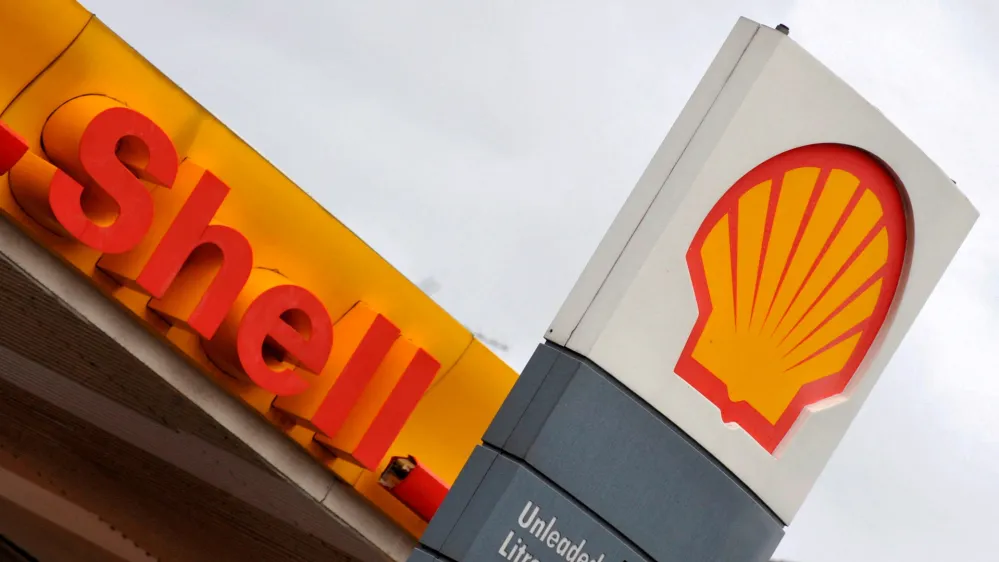 FILE PHOTO: FILE PHOTO: The Royal Dutch Shell logo is seen at a Shell petrol station in London, Britain, January 31, 2008. REUTERS/Toby Melville/File Photo/File Photo