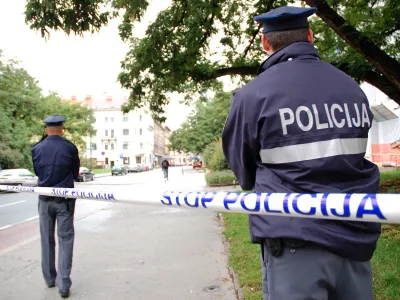 Stop policija, policisti zaradi grožnje z bombo zaprli dostope do sodišča v Ljubljana, Tavčarjeva sodišče, 27.9.2007