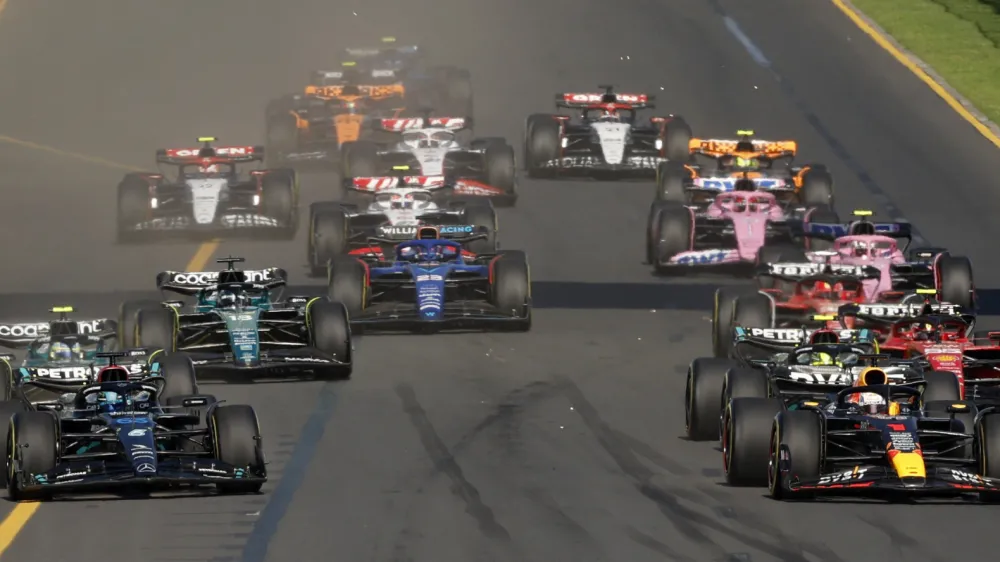 Formula One F1 - Australian Grand Prix - Melbourne Grand Prix Circuit, Melbourne, Australia - April 2, 2023 Red Bull's Max Verstappen and Mercedes' George Russell in action at the start of the race REUTERS/Darrian Traynor