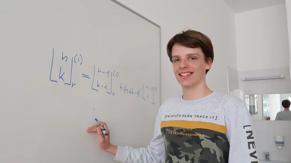 Aleks Žigon Tankosič, mladi matematik, ki je odkril izvirno matematično posplošitev v kombinatoriki, devetošolec, 