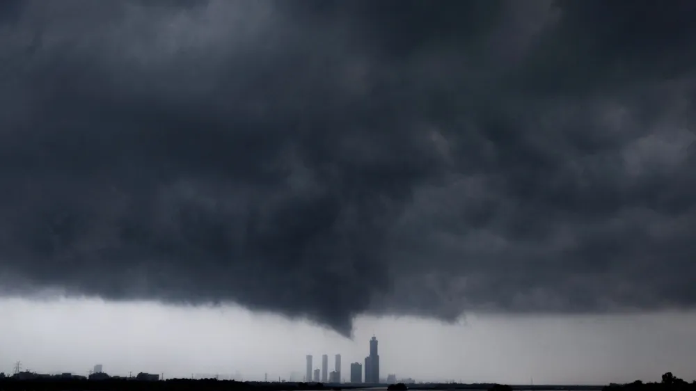 Monsoon clouds loom over the overflowing river Yamuna, in New Delhi, India, July 15, 2023. REUTERS/Adnan Abidi   TPX IMAGES OF THE DAY