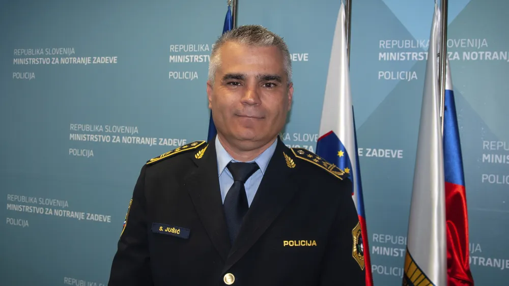 Senad Jušić je vodenje policije kot v. d. generalnega direktorja policije prevzel februarja, zdaj pa je postal šef policije s polnim mandatom.