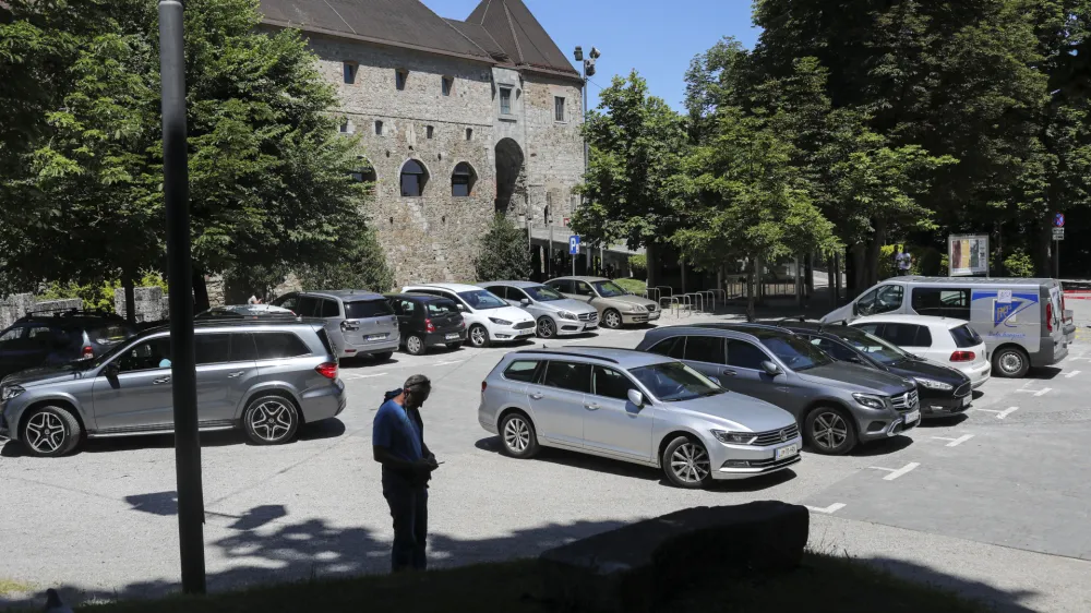 ﻿- 12.06.2020 – Ljubljanski grad – parkirišče – parkiranje //FOTO: Jaka Gasar