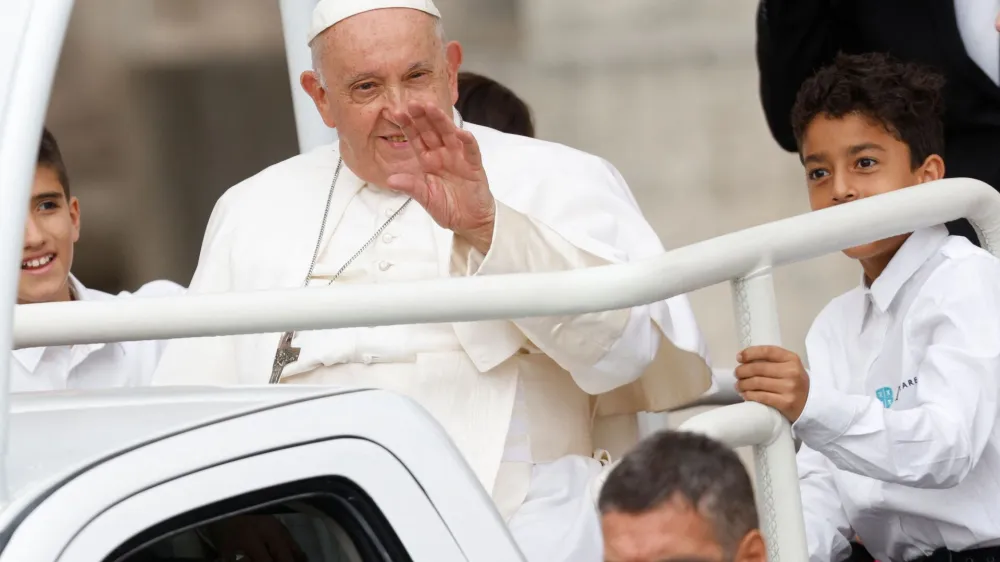 Pope Francis waves on the day he holds the weekly general audience, in Saint Peter's Square at the Vatican, September 20, 2023. REUTERS/Remo Casilli