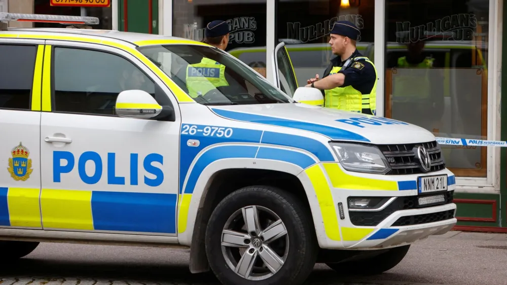 Police officers secure the area outside of a restaurant following a shooting in Sandviken, eastern Sweden September 22, 2023.  TT News Agency/Henrik Hansson via REUTERS   ATTENTION EDITORS - THIS IMAGE WAS PROVIDED BY A THIRD PARTY. SWEDEN OUT. NO COMMERCIAL OR EDITORIAL SALES IN SWEDEN.