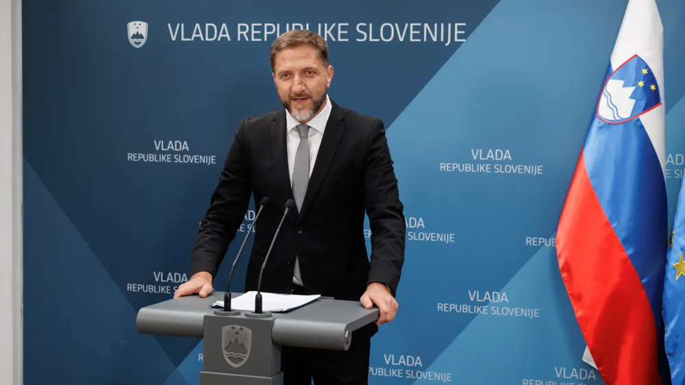 Ljubljana, vlada.<br>Novinarska konferenca po seji vlade.<br>Minister za finance Klemen Bostjancic.