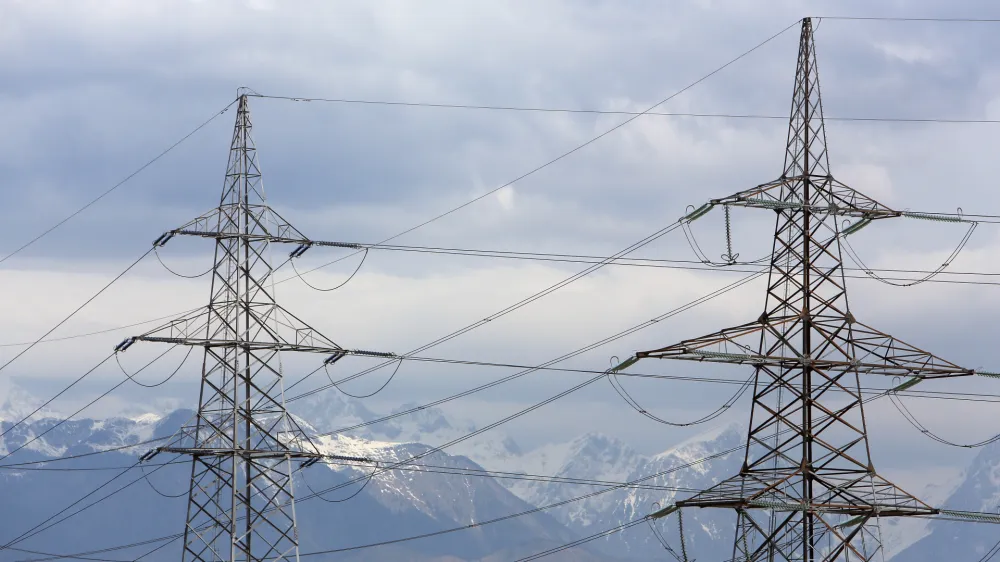 ﻿- 08.04.2015 - Električni daljnovod 2x400 kV Beričevo-Krško, elektrika - električni vod - elektroenergetsko omrežje - električna energija - //FOTO: Jaka Gasar