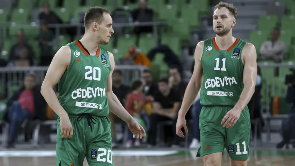 Klemen Prepelič in Jaka Blažič- 15.11.2023 – košarka - Cedevita Olimpija: Hamburg Towers, evropski pokal, 7. krog: skupina A: //FOTO: Luka Cjuha