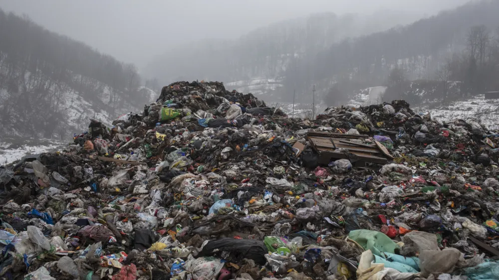 – Svetovni dan zemlje - ilustrativne in simbolične fotografije - Bosna, onesnaženje, premog, smeti, rudnik //FOTO: Jaka Gasar