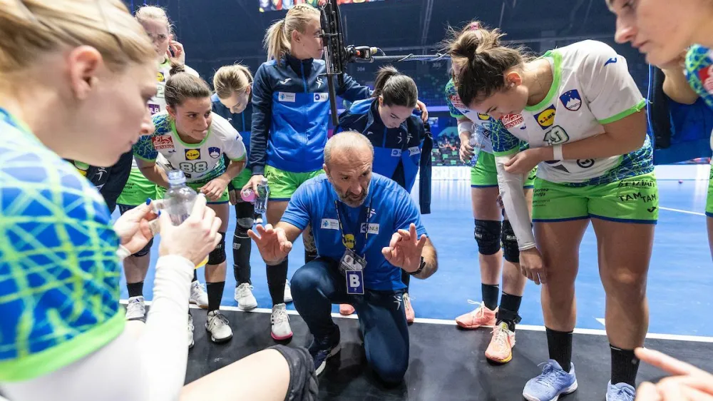 Dragan ADŽIĆ (coach), Korea vs. Slovenia, IHF 2023 Women's World Championship - DENMARK, NORWAY, SWEDEN,, TRONDHEIM, NORWAY, 06.12.2023., Mandatory Credit © Damir Sencar / kolektiff, Slovenija