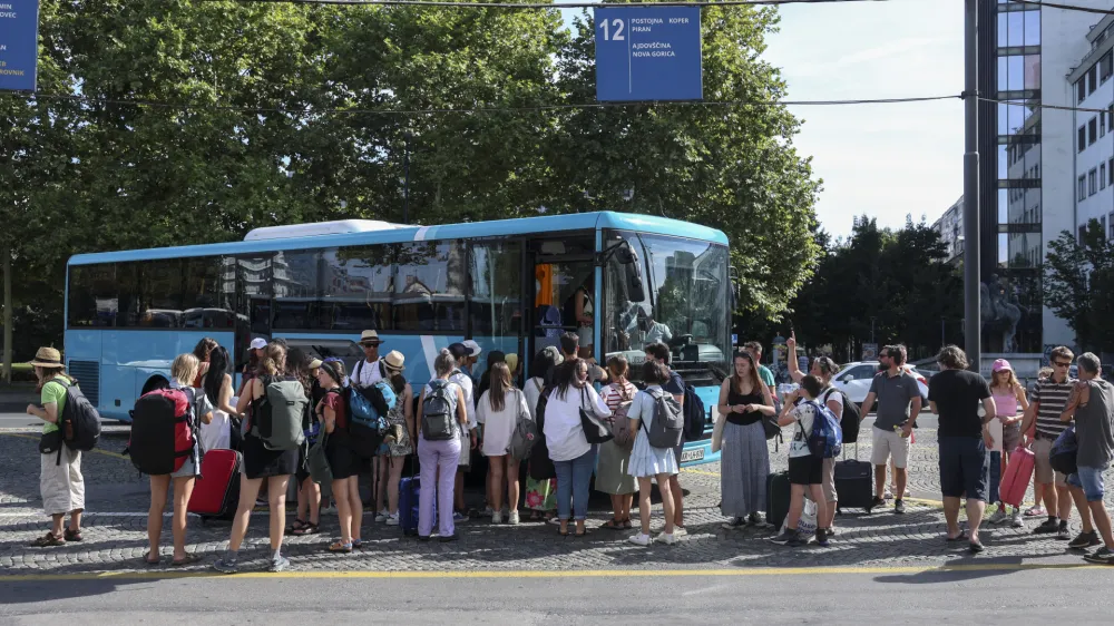 - 09.08.2024 - Avtobusna postaja Ljubljana - potniki, gneča, turisti, prevoz, avtobus //FOTO: Jaka Gasar