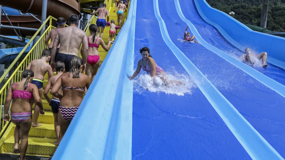 ﻿Termalni vodni park Aqualuna - Terme Olimia Podčetrtek - tobogan   - 26.07.2016 - Poletni Dnevnik - počitniška reportaža - poletno dopustovanje - turizem - poletje -  //FOTO: Jaka Gasar