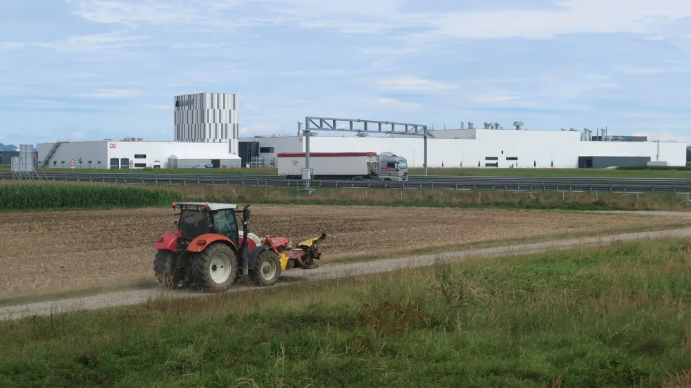 kmetijsko zemljišče, Magna, Hoče, traktor. Foto: Tatjana Pihlar