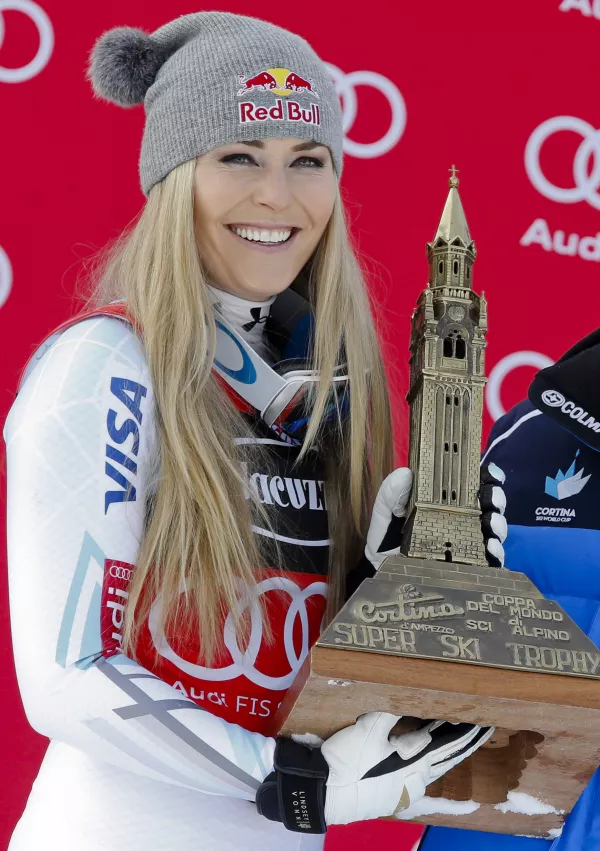 ﻿Lindsey Vonn po eni od kar 12 zmag v Cortini d'Ampezzo, kjer bodo leta 2026 smučarska tekmovanja na olimpijskih igrah. / Foto: AP