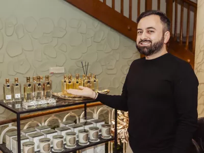 Damien Flynn, ambasador znamke Nicolai je predtsvil novo gurmansko kolekcijo, ki vključuje tri dišave – Saint-Honoré, Macaron Bourbon in Pavlova. F Aleksandar Domitrica